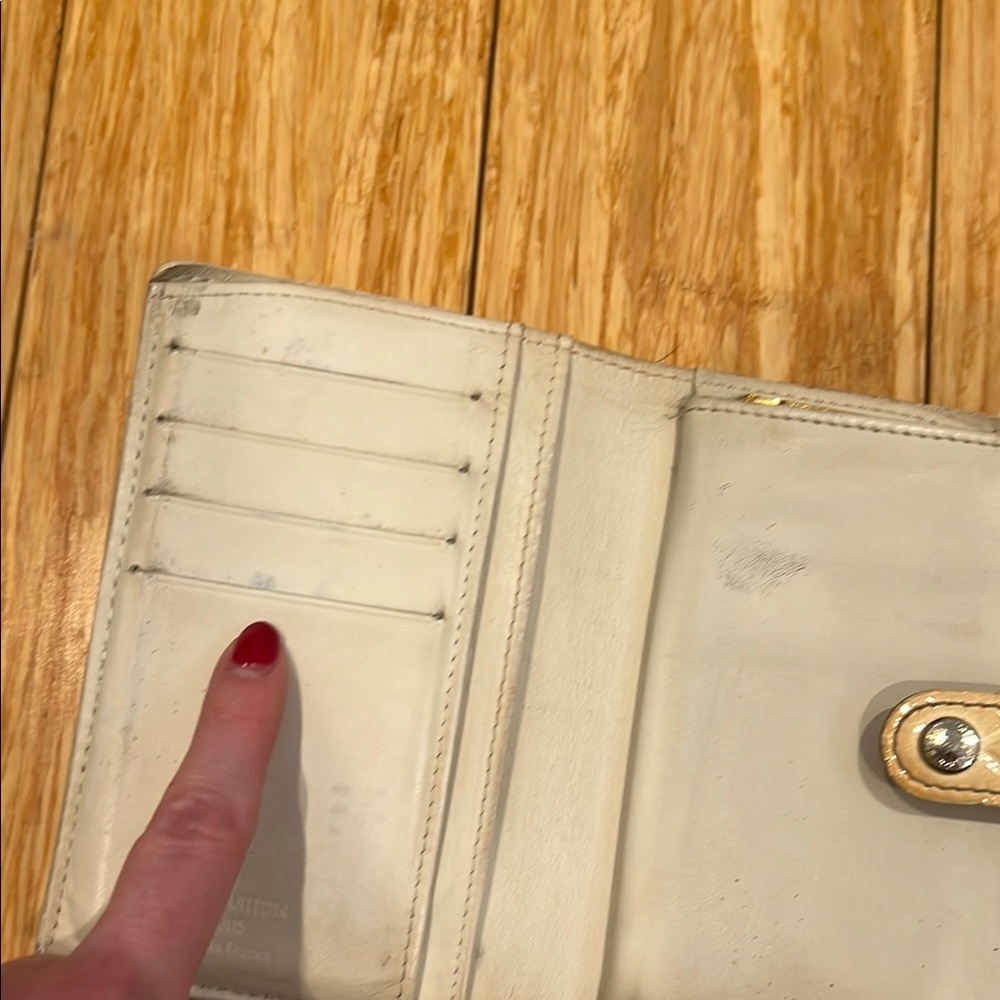 Louis Vuitton Vernis Kisslock Wallet - Picture 9 of 12
